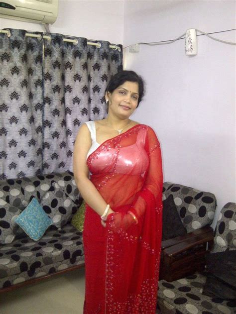 hot boobs bhabhi|Cleavage of aunties & desi girls 